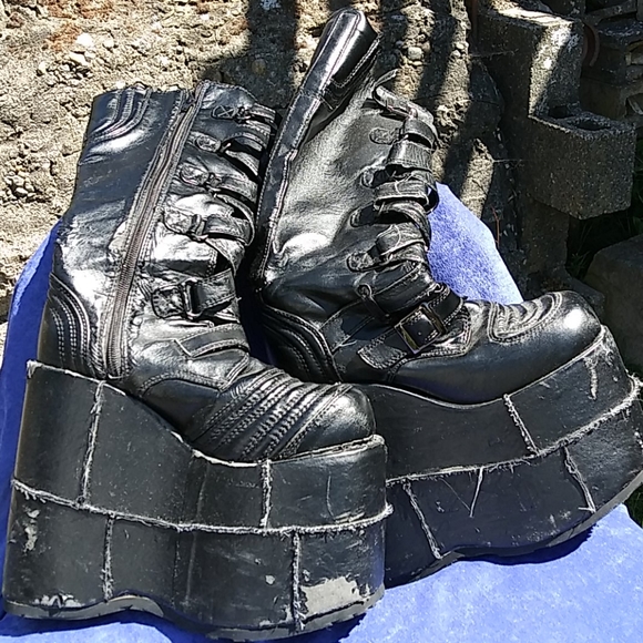 7 inch platform boots